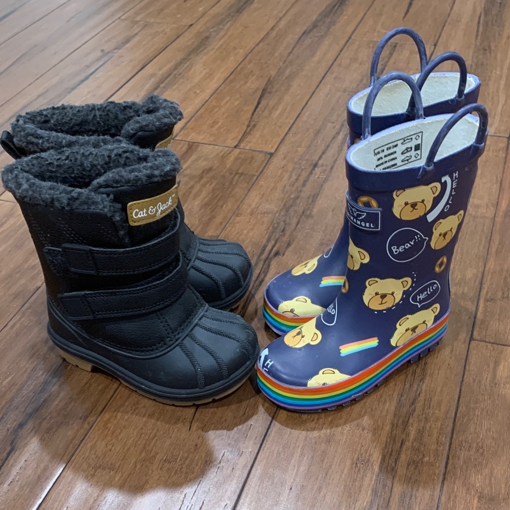 Bundle: Cat & Jack Black Snow Boots and Rain Angel Rain Boots - Boys 7C